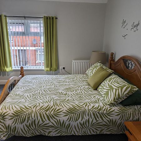 Maire Toireasa - Cosy Refurbished Property In The Gaeltacht Quarter Belfast Exteriör bild