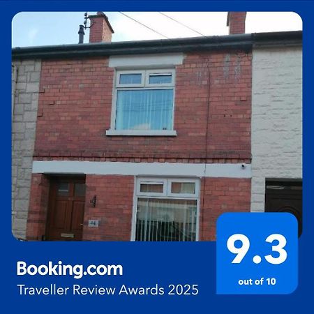 Maire Toireasa - Cosy Refurbished Property In The Gaeltacht Quarter Belfast Exteriör bild