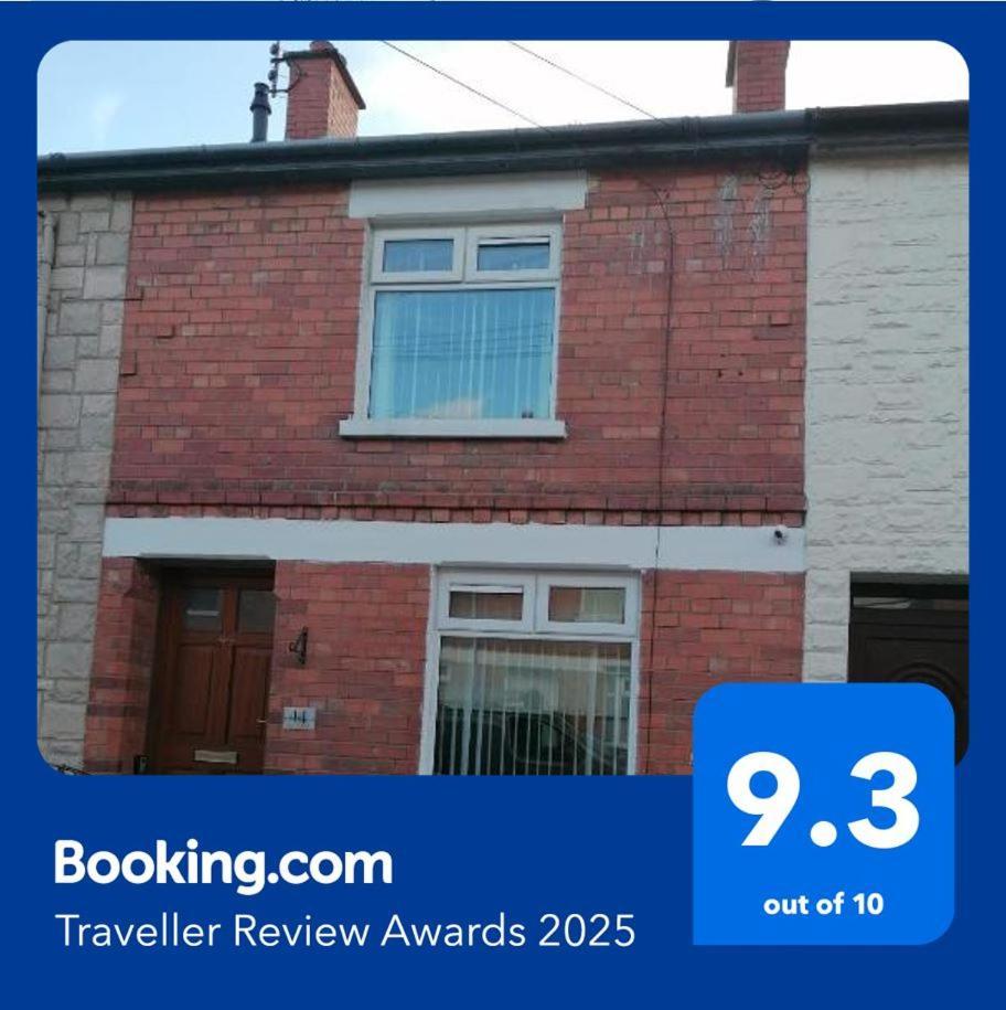 Maire Toireasa - Cosy Refurbished Property In The Gaeltacht Quarter Belfast Exteriör bild